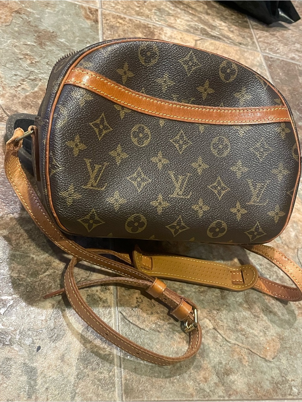 Louis Vuitton Monogram logo Blois Crossbody Bag authentic beautiful 💕👜👜